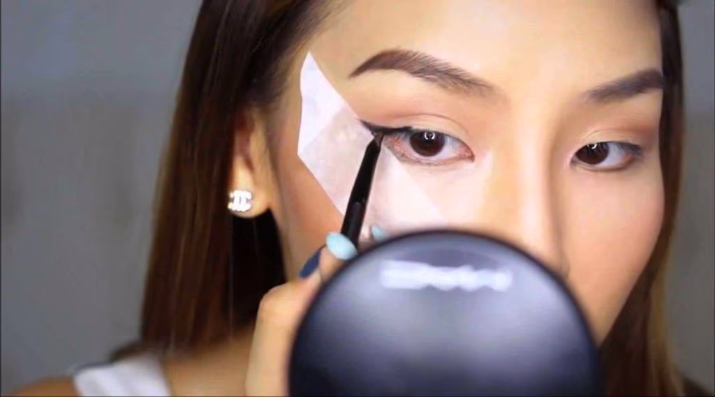 Göz Makyajı Sırası: Far, Eyeliner, Maskara Hangisi Önce?